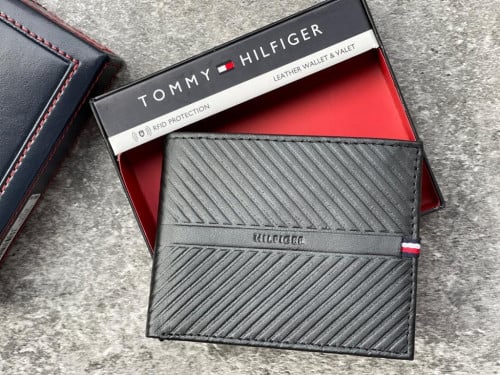 محفظة ماركة تومي هيلفيقر