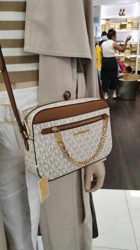 شنطة ماركة مايكل كورس