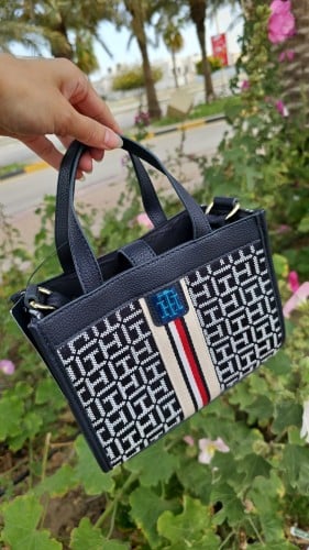 شنطة ماركة تومي هيلفيقر