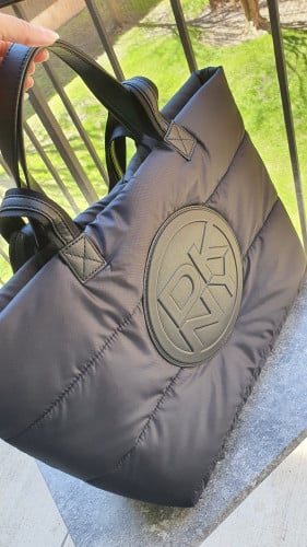 شنطة كبيرة ماركة DKNY