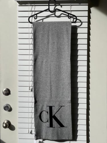 شال ماركة كالفن كلاين