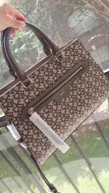 شنطة ماركة DKNY