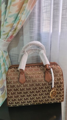 شنطة ماركة مايكل كورس