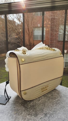 شنطة ماركة DKNY