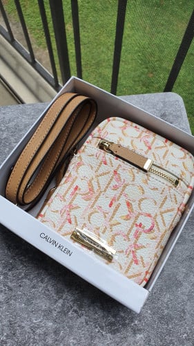 شنطة ماركة كالفن كلاين