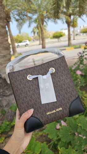 شنطة بكت باق ماركة مايكل كورس