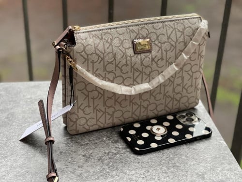 شنطة ماركة كالفن كلاين