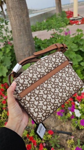 شنطة ماركة DKNY