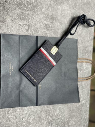 حامل هوية ماركة تومي هيلفيقر