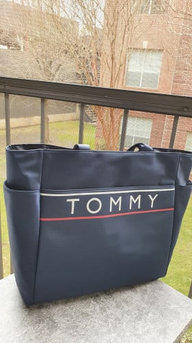 شنطة كبيرة ماركة تومي هيلفيقر