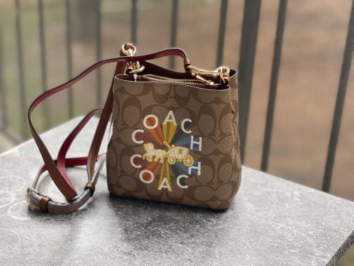 شنطة بكت ماركة كوتش