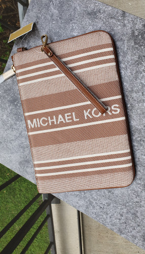 باوتش ماركة مايكل كورس