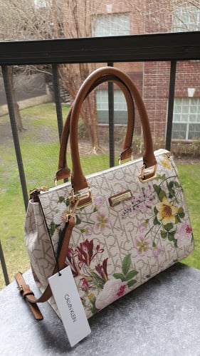 شنطة ماركة كالفن كلاين