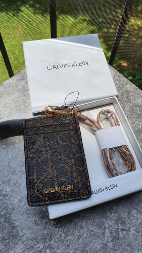 حامل هوية ماركة كالفن كلاين