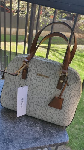 شنطة ماركة كالفن كلاين