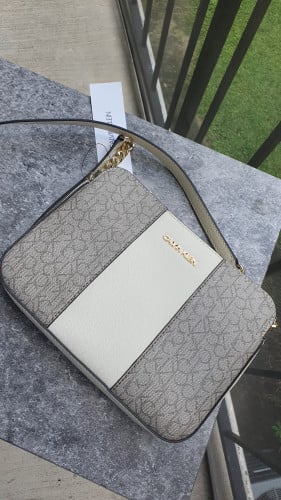 شنطة ماركة كالفن كلاين