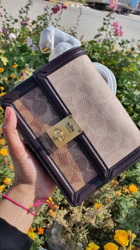 شنطة ماركة كوتش