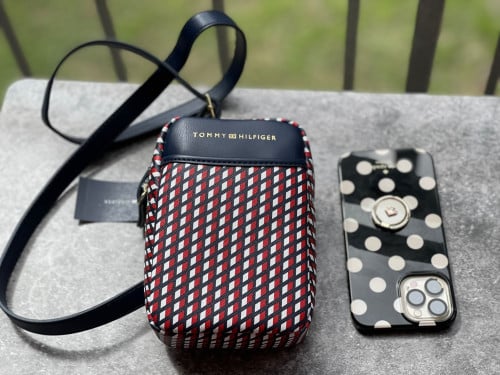 شنطة جوال ماركة تومي هيلفيقر