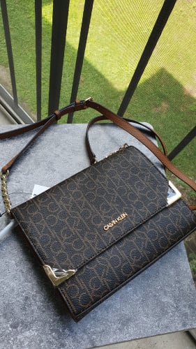 شنطة ماركة كالفن كلاين