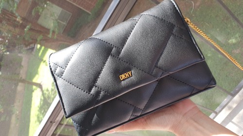 شنطة كروس ماركة DKNY