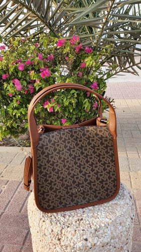 شنطة ماركة DKNY