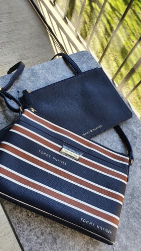 شنطة ماركة تومي هيلفيقر