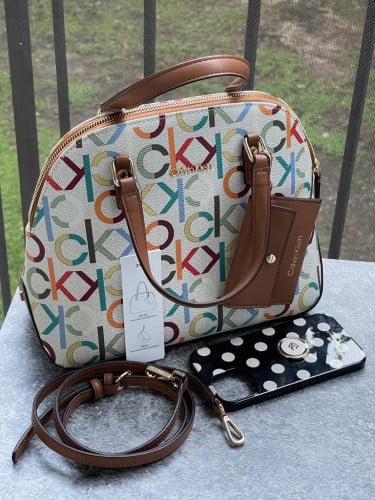 شنطة ماركة كالفن كلاين