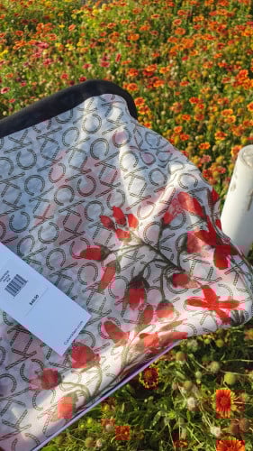 سكارف ماركة كالفن كلاين