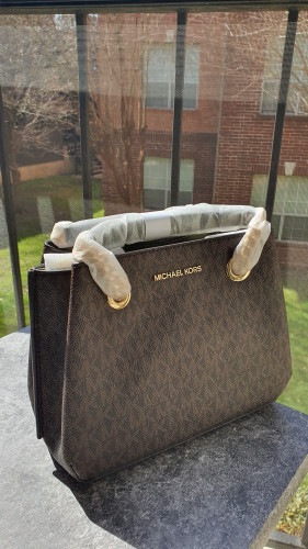 شنطة ميني ماركة مايكل كورس