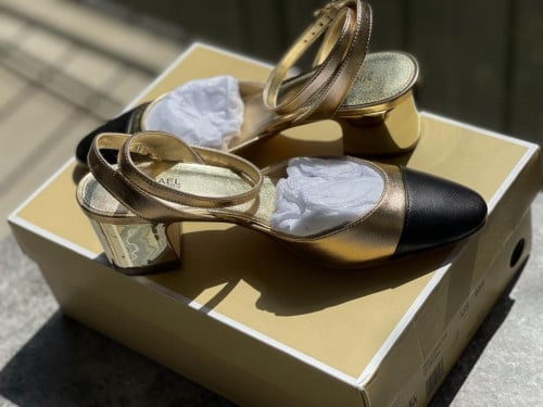 كعب ماركة مايكل كورس