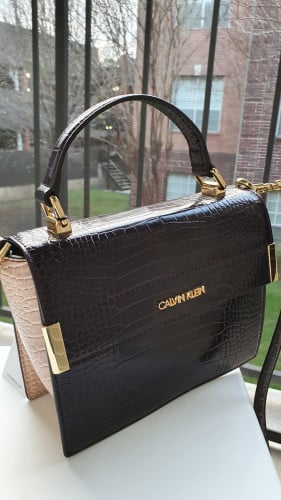 شنطة ماركة كالفن كلاين