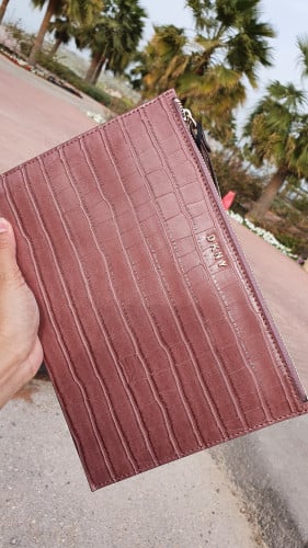 باوتش ماركة DKNY