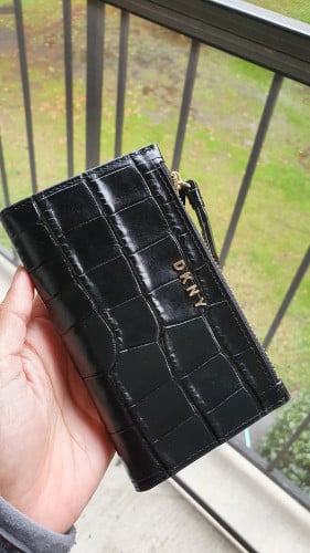 محفظة DKNY