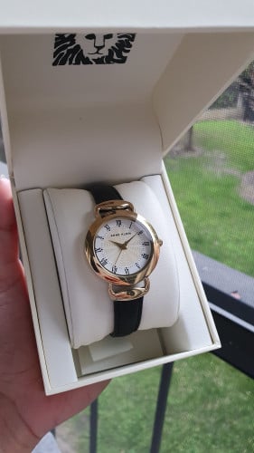 ساعة ماركة Anne klein