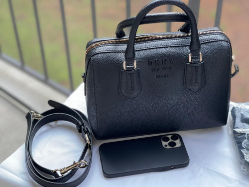 شنطة ماركة DKNY