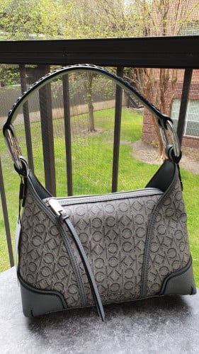 شنطة كتف ماركة كالفن كلاين