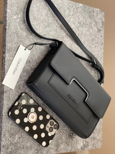 شنطة ماركة كالفن كلاين