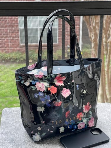 كيس صغير ماركة تيد بيكر