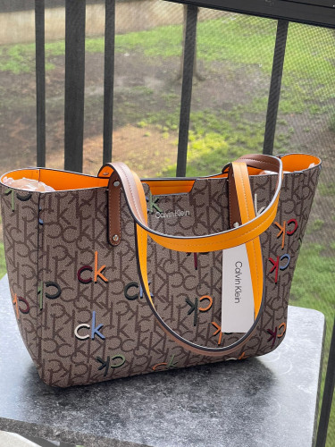 شنطة ماركة كالفن كلاين totebag