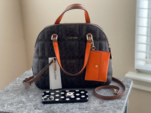 شنطة ماركة كالفن كلاين