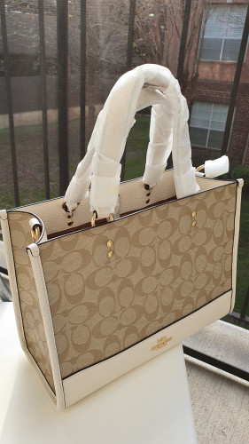 شنطة ماركة كوتش