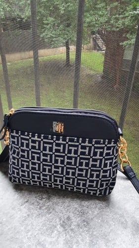 شنطة ماركة تومي هيلفيقر