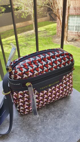 كروس ماركة تومي هيلفيقر