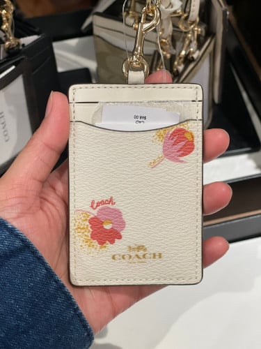 حامل هوية ماركة كوتش