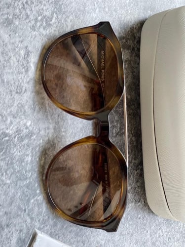 نظارة ماركة مايكل كورس