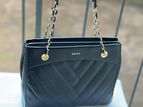 شنطة ماركة DKNY