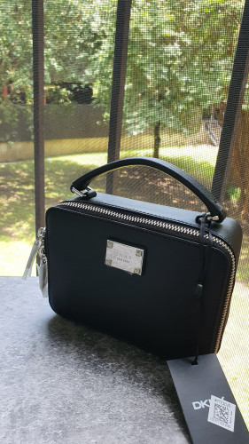 شنطة ماركة DKNY