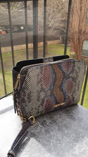 شنطة صغيرة ماركة كالفن كلاين