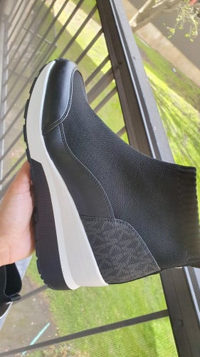 جزمة ماركة مايكل كورس