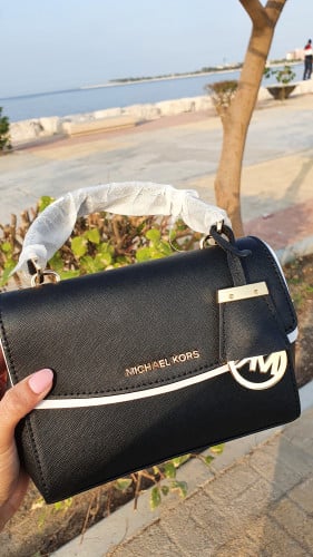 شنطة ماركة مايكل كورس